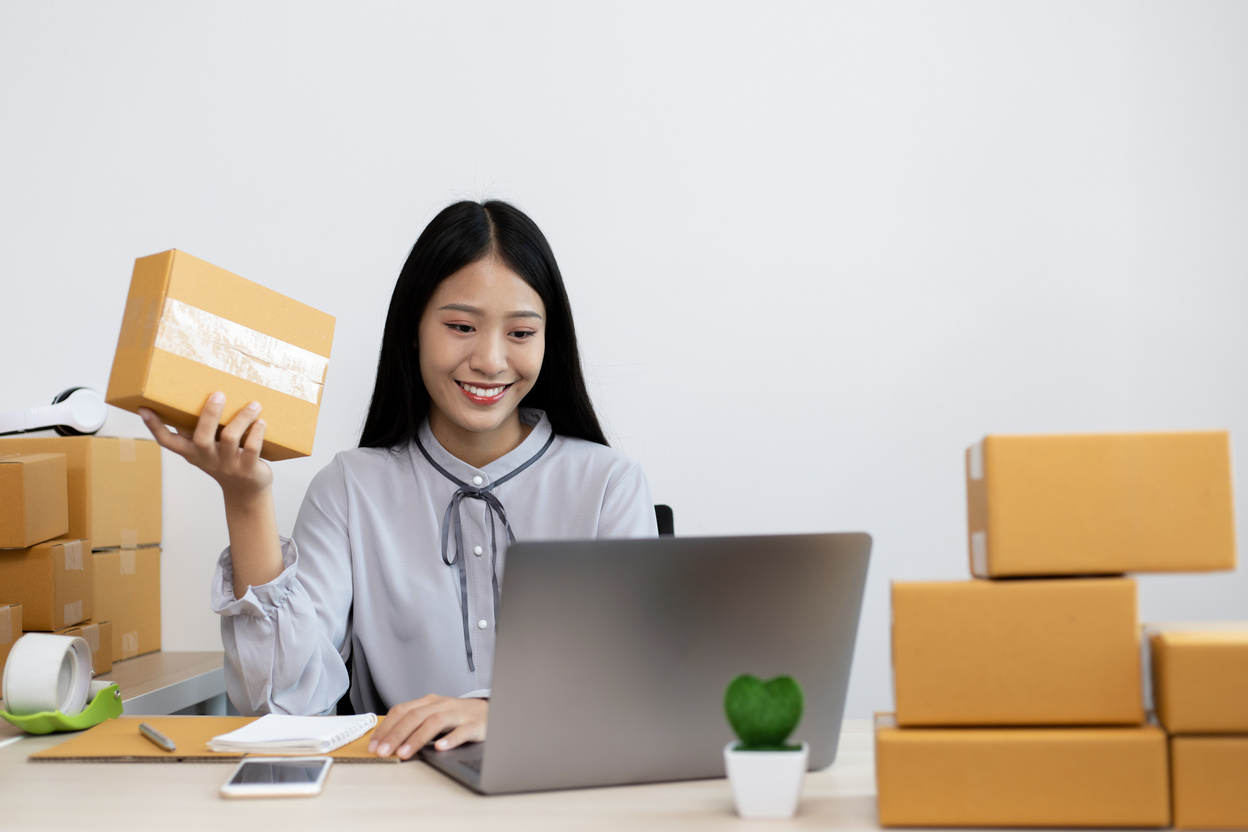 Online Seller with Packages